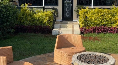 Fully furnished & serviced 1 bedroom cabin + ensuite Guest wing in Tigoni